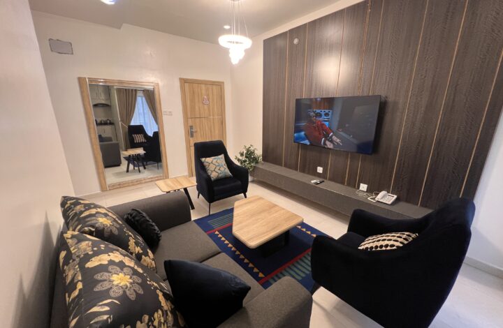 Uzor 1-Bedroom Luxury Apartment at Lucy and Jacobs
